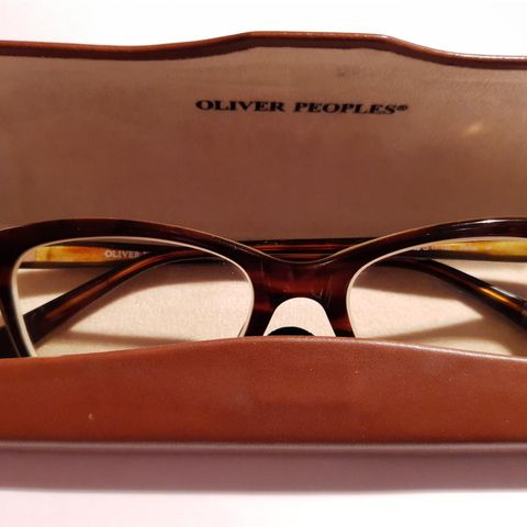 Oliver Peoples Portia Transition m/minus styrke.