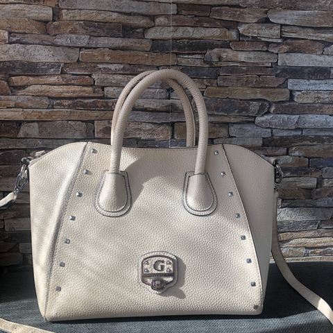 Guess veske beige farge romslig 37x25+16(B/H+D)