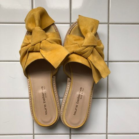 Lekre, nye Laura Bellariva sandaler med gult semsket skinn str 38,5 selges NYE