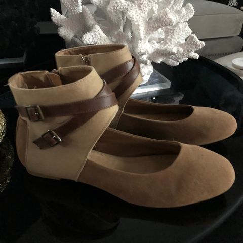 Beige/brune sko