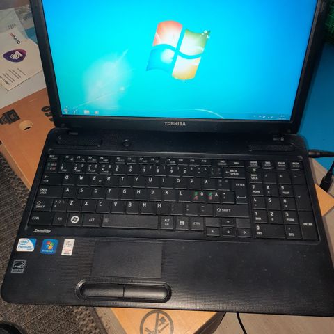 Toshiba Satellite C650 win7 300gb 2mb