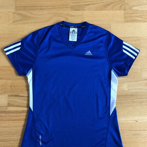 Adidas t-skjorte