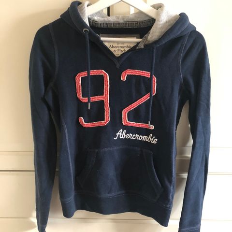 Abercrombie genser XS