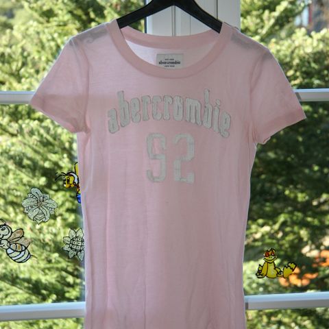 Rosa Abercrombie t-shirt / overdel - størrelse M