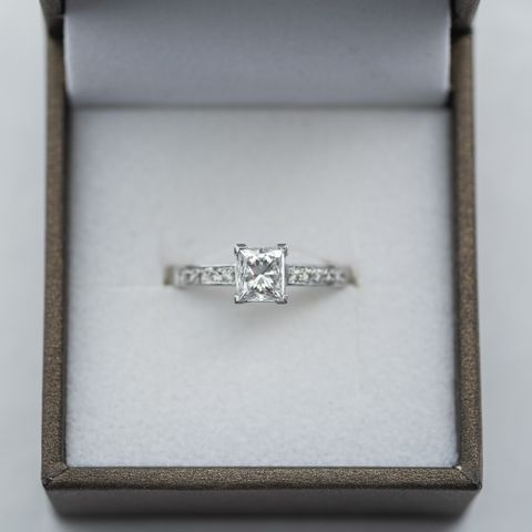 Fantastisk vakker Diamantring 1.11CT IF D Salg! Verdi 165.000!