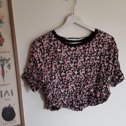 Ny crop top med blomst i str L|Kan sendes