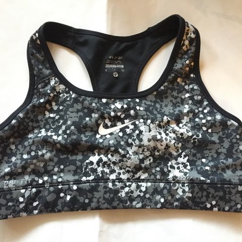 Lite brukt sports bh fra Nike, Str S. Medium støtte. kr 150