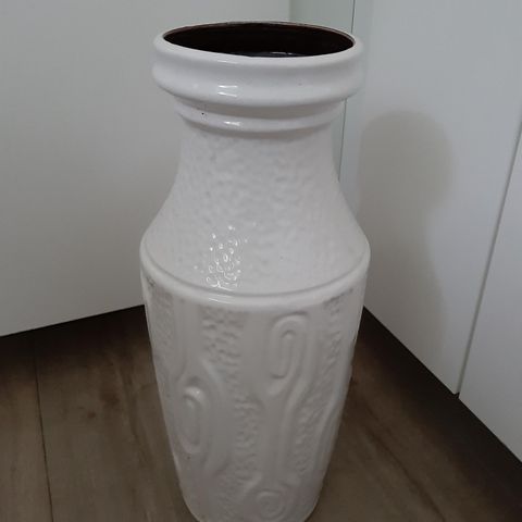 Vase.