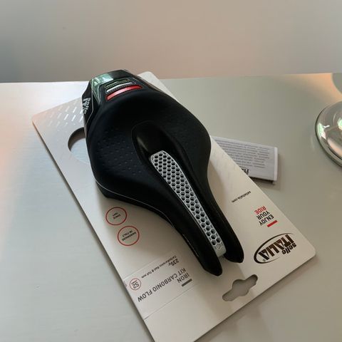 Selle Italia Iron Kit Carbon Flow Saddle