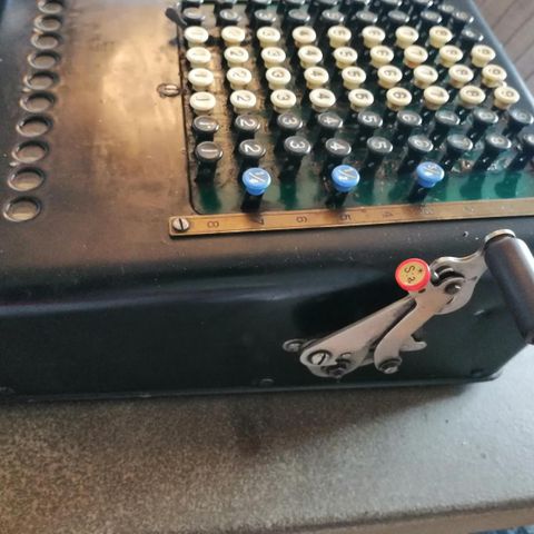 Antikk regnemaskin Barret Adding Machine Co