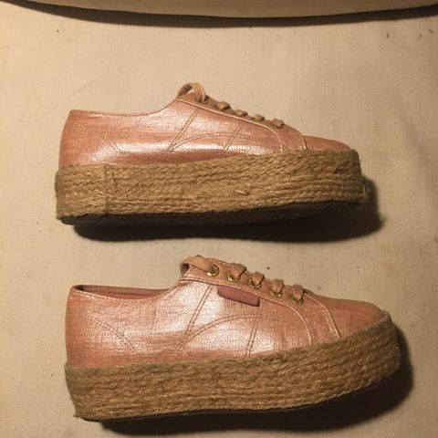 Superga beige fritids sko med platå - lyse rosa