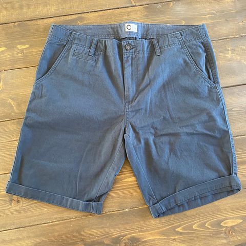 Mørk blå chinos type shorts