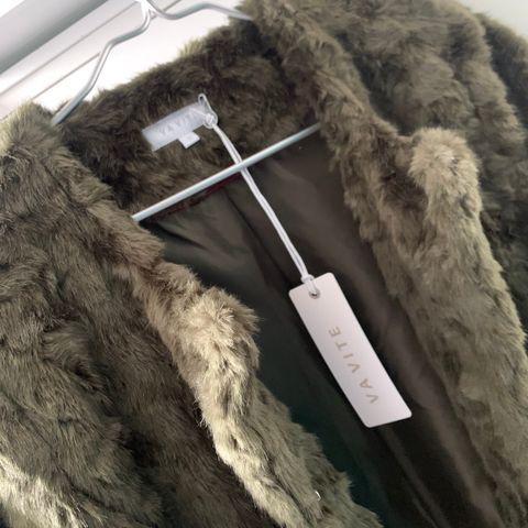 Faux fur jakke fra Va Vite