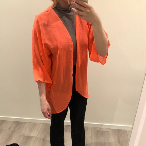 Oransje cardigan