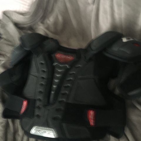 Ccm hockeyvest rbz jr str m til 135-145cm høy person. Selges 350kr