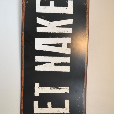 "Get naked" metallskilt mål: 76x30 cm