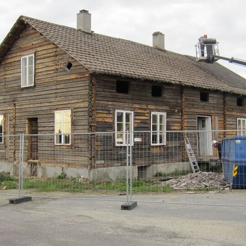 Tømmerhus, 200 år. Egnet til restaurant/kafé/overnatting/tomannsbolig