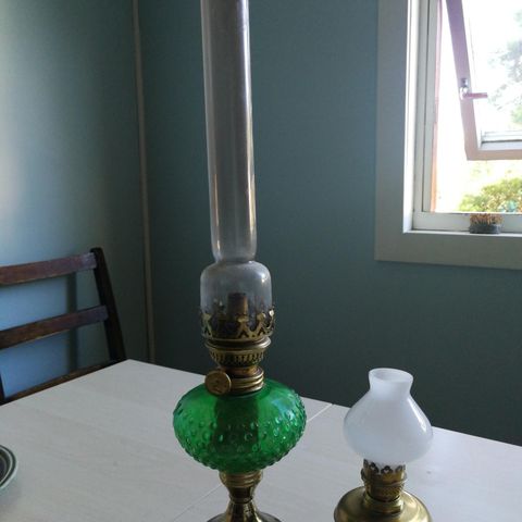 Vintage parafinlampe m grønt glass og messing