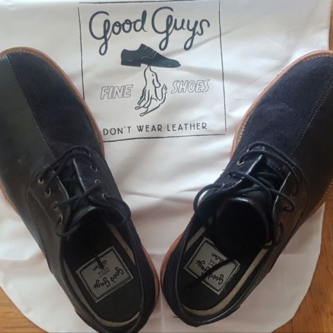 svarte sko, "derby", fra Good guys don´t wear leather (veganske) 40/41