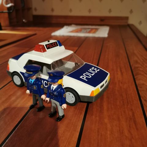 Politi bil med konstabler