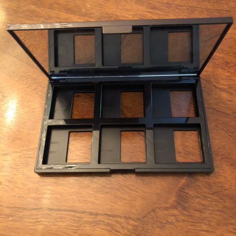 Laura Mercier Case