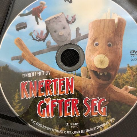 DVD: «Knerten gifter seg»