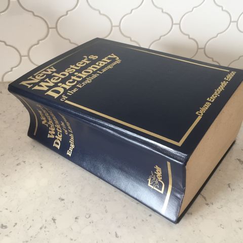 New Webster's Dictionary of English Language - Deluxe Encyclopedic Edition