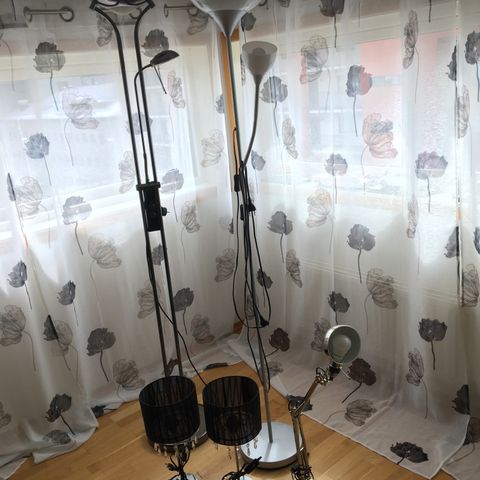 bordlampe sølv 500kr og 4 stk gardiner PR stk 350kr