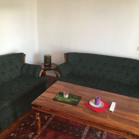 Sofa  3+2 + salongbord, tv bord.