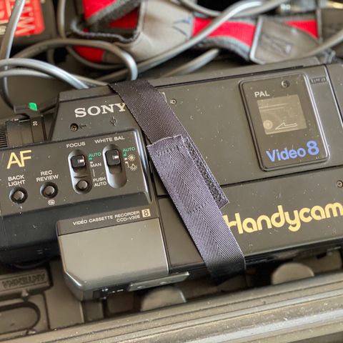 Klassisk Sony Video 8-kamera med originaleske.