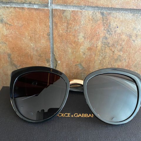 DOLCE & GABBANA, SOLBRILLER, NY, svart