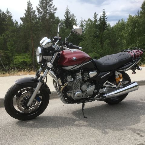 Yamaha XJR 1300 ønskes kjøpt lite sort orginalt bagasjebrett