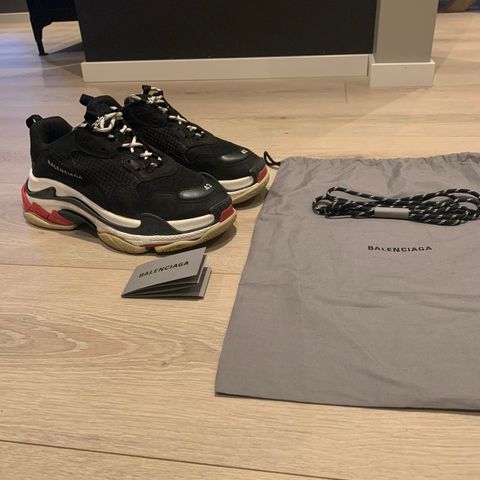 Balenciaga triple s Black/Red