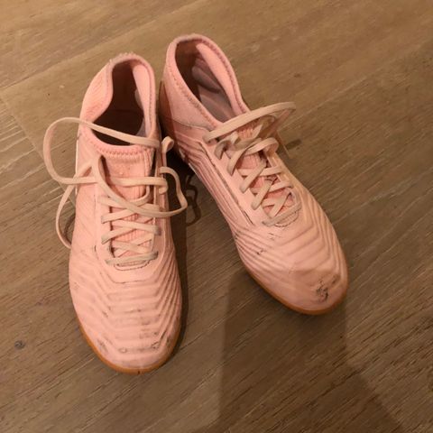 Innendørs gymsko/fotballsko Adidas predator str 36 2/3