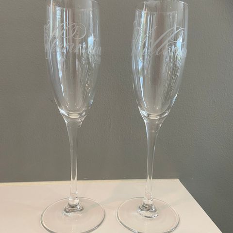 2 stk. champagne glass med teksten Millennium 2000