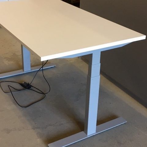 Skrivebord med hev/senk mulighet og hvit plate 80 x 160
