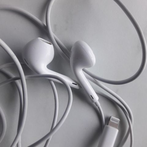 Helt Nytt Original Apple hodetelefoner  ørepropper EarPods med Lightning