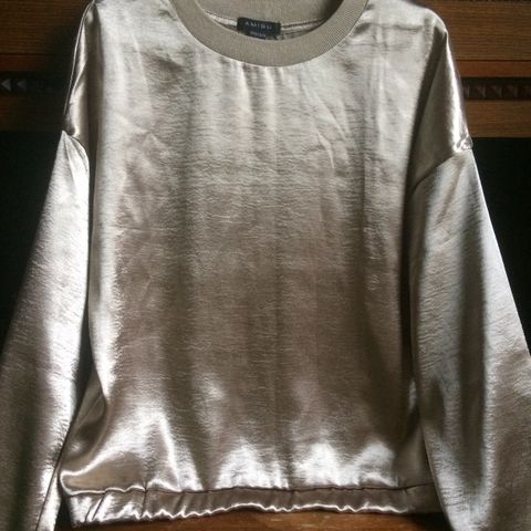 Pen sweatshirt fra Amisu str. XS til salg