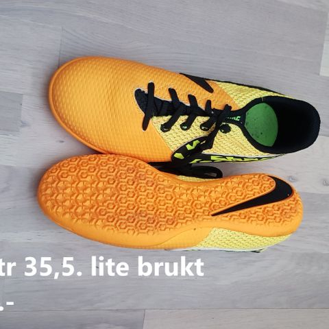 Fotball/sneakers selges