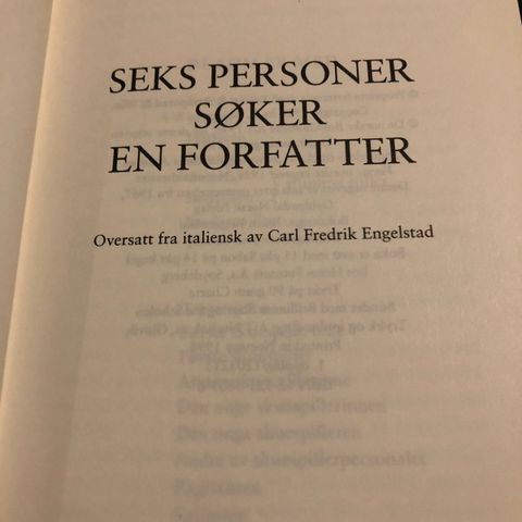 Seks personer søker en forfatter av Luigi Pirandello til salgs.