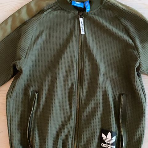 Adidas army green jakke