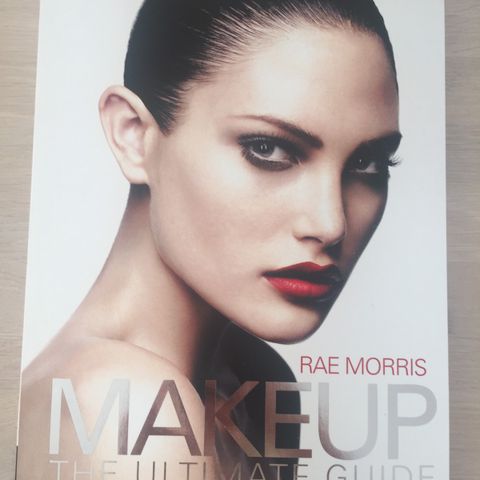 Boken «Makeup The Ultimate Guide» av Rae Morris
