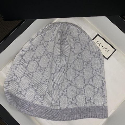 Gucci lue og skjerf