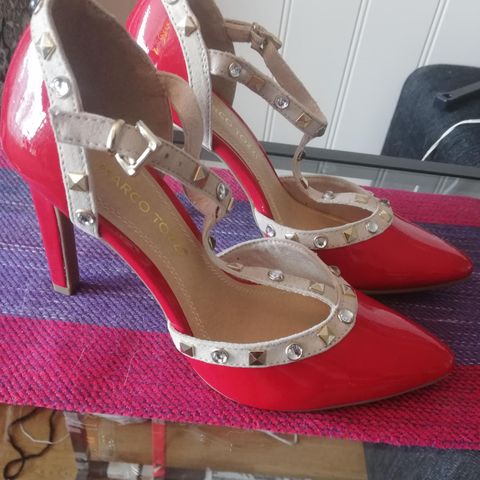 Sexy pumps i knall rød  fra Marco Tozzi, str. 36