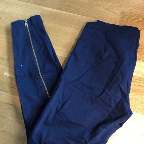 Marineblå smal bukse str 40
