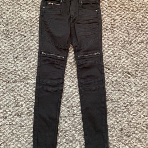 Som ny! Kul sort Detroit bukse fra Lindex str 10-11år/146cm. Kun 59kr