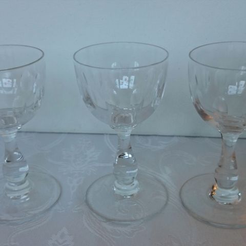 3 Ebba glass med olivenslip - 9,5 cm høy og 5 cm i d