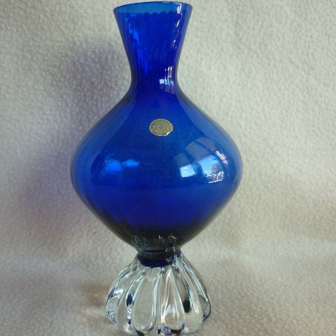 Flott vintage vase, made in Sweden.