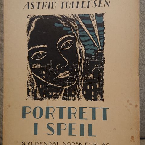 Portrett i speil av Astrid Tollefsen