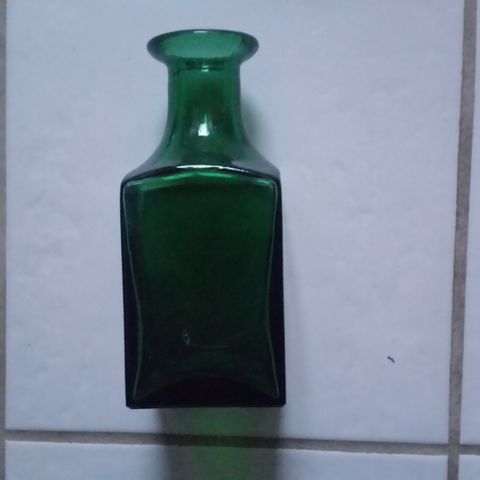 Gammel grønn flaske